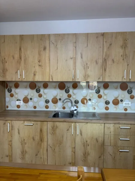 Tirane, jap me qera apartament 2+1+Ballkon Kati 3, 80 m² 450 € (SHKOLLA RREZE DRITE)