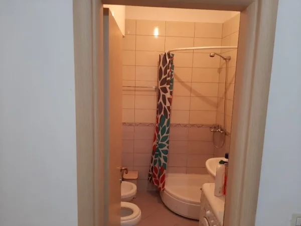 Tirane, jap me qera apartament 1+1+Ballkon Kati 6, 60 m² 650 € (KOMUNA PARISIT)
