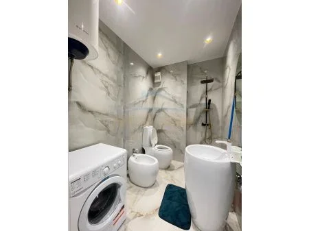 Tirane, jepet me qera apartament 1+1 Kati 9, 60 m² 700 € 