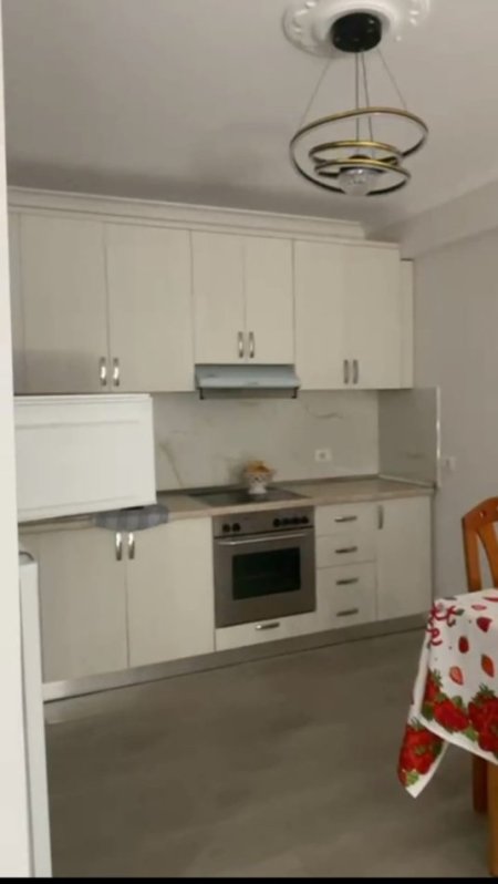 Tirane, jepet me qera apartament 2+1+Ballkon Kati 2, 90 m² 460 € (TEK FRATAR)