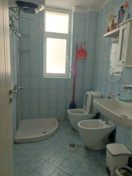 Tirane, shitet apartament 2+1+Ballkon Kati 3, 68 m² 140.000 € (Ne Vasil Shanto, prane KESH)