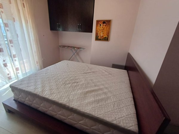 Tirane, jepet me qera apartament 1+1 Kati 13, 550 € (ish ekspozita)