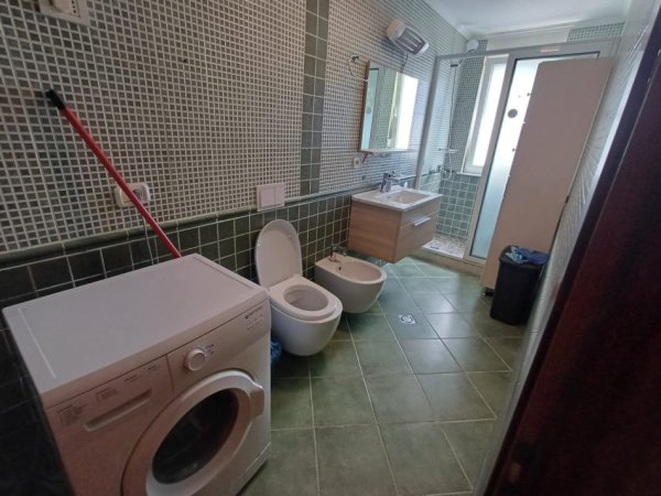 Tirane, jepet me qera apartament 1+1 Kati 13, 550 € (ish ekspozita)