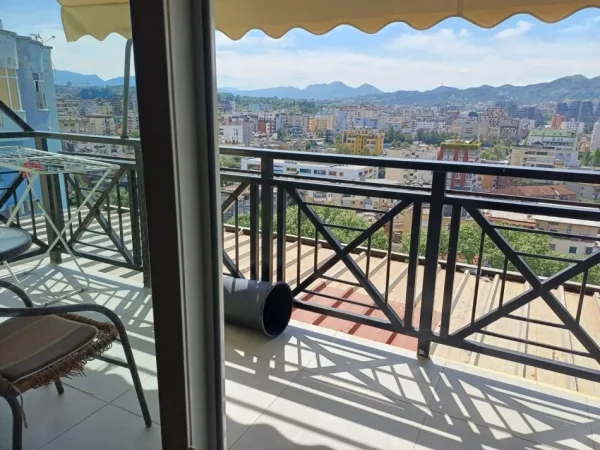 Tirane, jepet me qera apartament 1+1 Kati 13, 550 € (ish ekspozita)