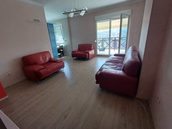 Tirane, jepet me qera apartament 1+1 Kati 13, 550 € (ish ekspozita)