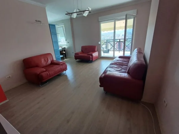 Tirane, jepet me qera apartament 1+1 Kati 13, 550 € (ish ekspozita)