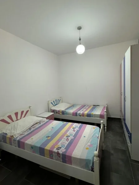 Tirane, jepet me qera apartament 2+1+Ballkon Kati 1, 80 m² 550 € (AFER MARINAJ HOTEL)