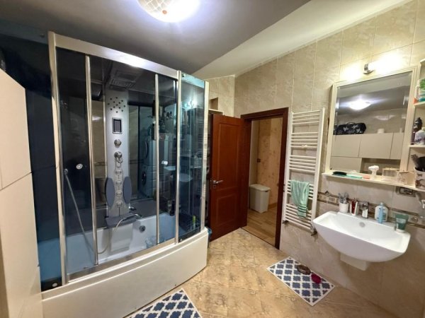Tirane, jepet me qera apartament duplex Dublex Kati 5, 234 m² 2.500 € 