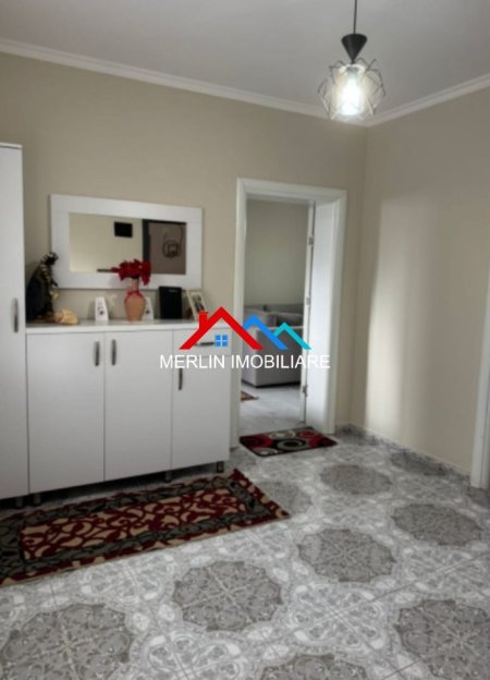 Tirane, jepet me qera apartament 2+1+Ballkon Kati 2, 65 m² 550 € (RRUGA ETHEM HAXHIADEMI,ALI DEM)