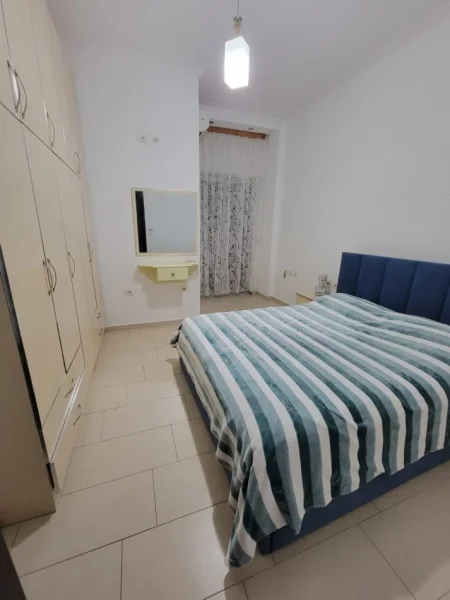Tirane, jepet me qera apartament 2+1+Ballkon Kati 1, 80 m² 510 € (AFER HOTEL MARINAJ)