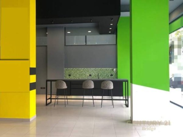 Tirane, jepet me qera ambjent biznesi 1.200 Euro (Komuna e Parisit)