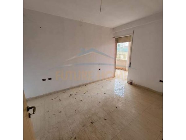 Tirane, shitet apartament 2+1 Kati 2, 102 m² 122.000 Euro (liqeni thate)