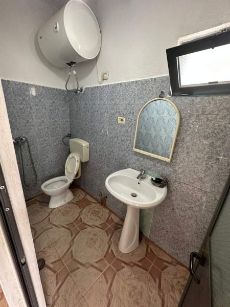 Tirane, jepet me qera apartament 1+1+A+BLK Kati 2, 70 m² 25.000 Leke (5 MAJI)