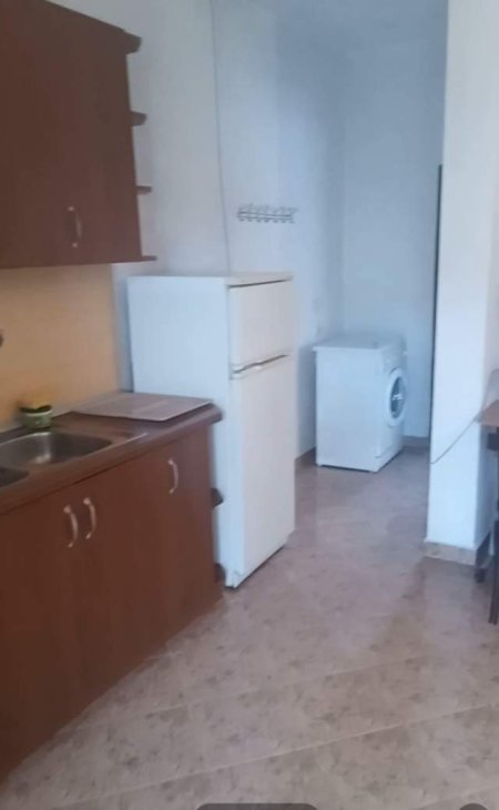 Tirane, jepet me qera Vile 1+1 Kati 1, 60 m² 25.000 Leke (Pran Kompleksit Kontakt, 21 Dhjetori)