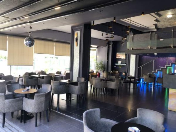 Tirane, jepet me qera lokal Kati 0, 160 m² 150 Euro (Foto Xhavella)