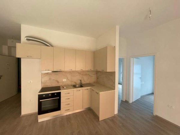 Tirane, jepet me qera apartament 2+1+BLK Kati 3, 82 m² 300 Euro