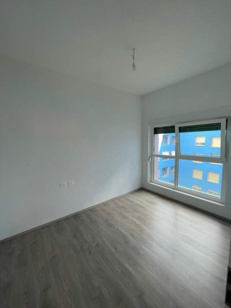 Tirane, jepet me qera apartament 2+1+BLK Kati 3, 82 m² 300 Euro