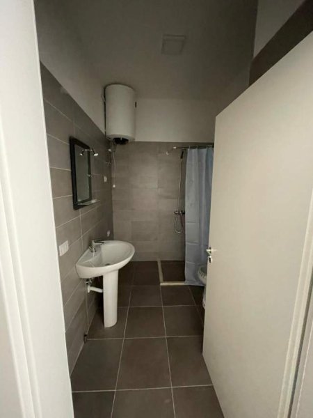 Tirane, jepet me qera apartament 2+1+BLK Kati 3, 82 m² 300 Euro