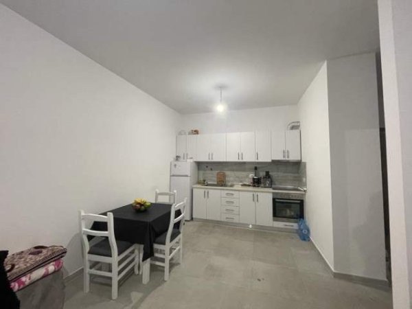 Tirane, jepet me qera apartament Kati 4, 65 m² 350 Euro