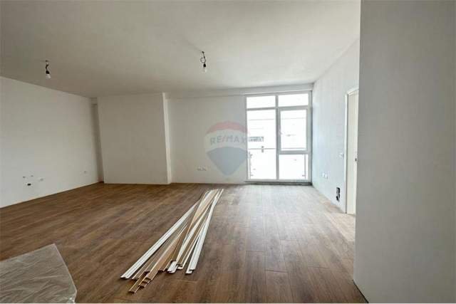 Tirane, jepet me qera zyre Kati 6, 88 m² 1.000 Euro (Tish Dahia)