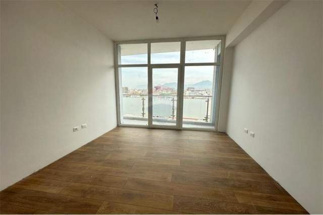 Tirane, jepet me qera zyre Kati 6, 88 m² 1.000 Euro (Tish Dahia)