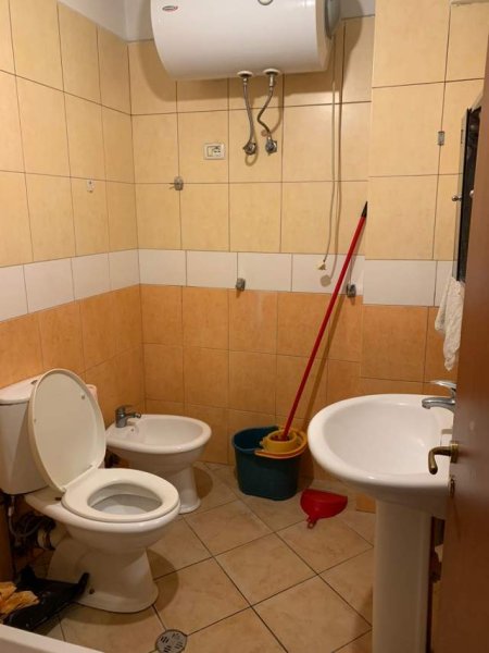 Tirane, jepet me qera apartament 1+1+BLK Kati 2, 80 m² 50.000 Leke (perballe Komplekit Dinamo)