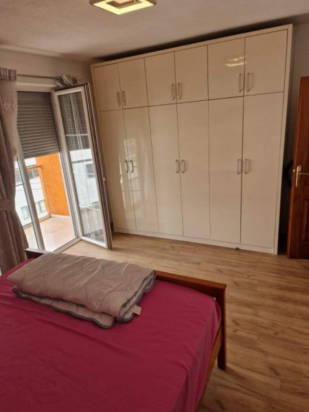 Tirane, jepet me qera apartament 2+1+BLK Kati 4, 70 m² 400 Euro (Rruga Ali Beshiri 5 Maj.)