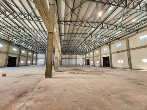 Tirane, jepet me qera magazine Kati 3, 6.600 m² 34.000 Euro (Autostrada Tirane-Durres)