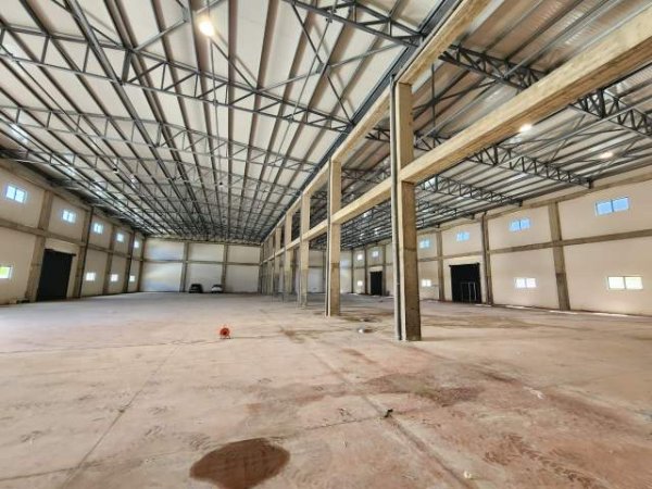 Tirane, jepet me qera magazine Kati 3, 6.600 m² 34.000 Euro (Autostrada Tirane-Durres)
