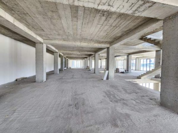 Tirane, jepet me qera magazine Kati 3, 6.600 m² 34.000 Euro (Autostrada Tirane-Durres)