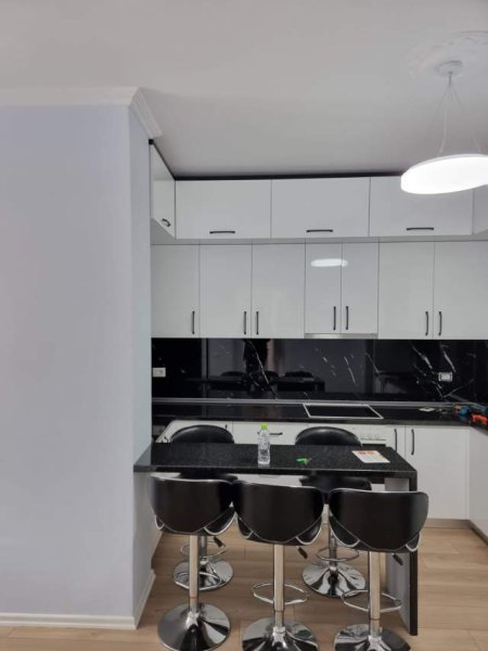 Tirane, jepet me qera apartament 1+1+BLK Kati 7, 75 m² 400 Euro (yzberisht)