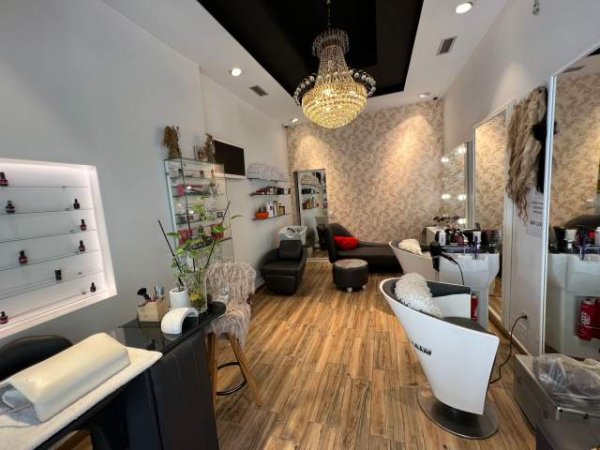 Tirane, jepet me qera ambjent biznesi Kati 0, 30 m² 500 Euro (“Astir”, prane Bar Univers)