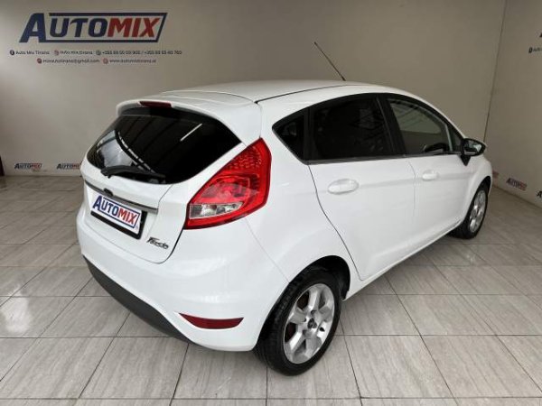 Tirane, shes makine Ford fiesta Viti 2010, 5.300 Euro