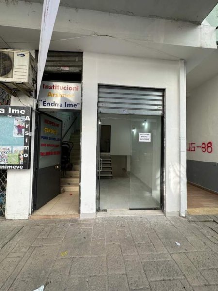 Tirane, jepet me qera dyqan Kati 0, 40 m² 23.000 Leke (Rr tre deshmoret)