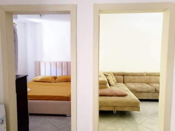 Tirane, jap me qera apartament 1+1 Kati 2, 40 m² 30 Euro (Mine Peza)