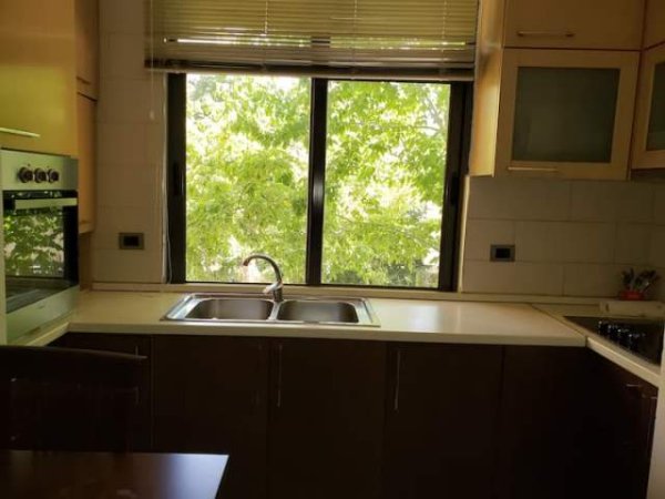 Tirane, jap me qera apartament 1+1 Kati 2, 40 m² 30 Euro (Mine Peza)