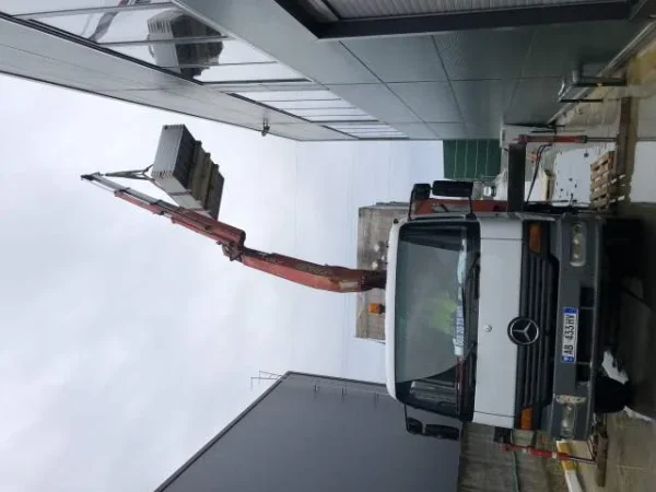 Tirane, - Transporte me kamion