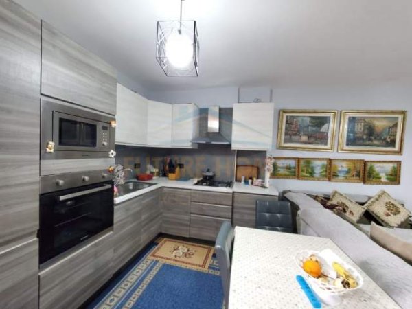 Tirane, shitet apartament 3+1 Kati 3, 84 m² 165.000 Euro (Petro Nini)
