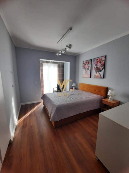 Tirane, jepet me qera Vile 4+1+A+BLK Kati 0, 322 m² 3.500 Euro (LUNDER)