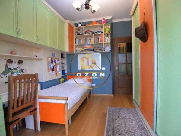 Tirane, jepet me qera apartament 3+1+A+BLK Kati 6, 158 m² 1.200 Euro (RRUGA E BARRIKADAVE)