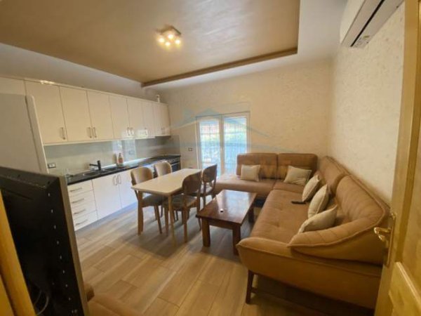 Tirane, jepet me qera apartament 2+1 Kati 1, 80 m² 350 Euro