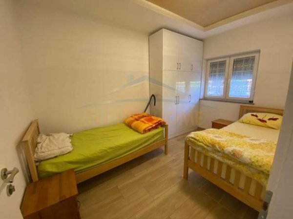 Tirane, jepet me qera apartament 2+1 Kati 1, 80 m² 350 Euro