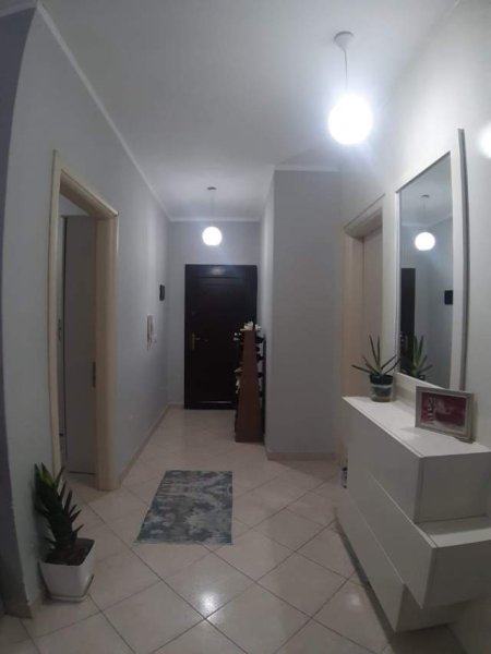 Tirane, shes apartament 1+1 Kati 5, 71 m² 68.000 Euro (rruga kastrotet)