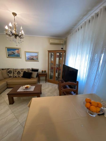 Tirane, shitet apartament 1+1 Kati 5, 57 m² 72.000 Euro (Rruga Ferit Xhajko)