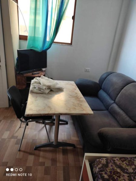 Tirane, jepet me qera apartament 1+1 Kati 2, 40 m² 180 Euro (ALI DEMI)