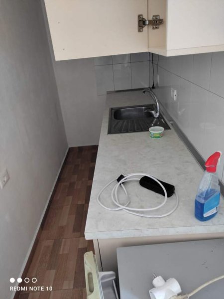 Tirane, jepet me qera apartament 1+1 Kati 2, 40 m² 180 Euro (ALI DEMI)
