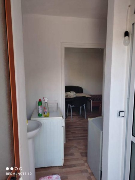 Tirane, jepet me qera apartament 1+1 Kati 2, 40 m² 180 Euro (ALI DEMI)