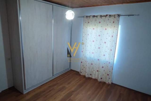 Tirane, shitet Vile 3 Katshe Kati 1, 300 m² 268.000 Euro (YZBERISHT)