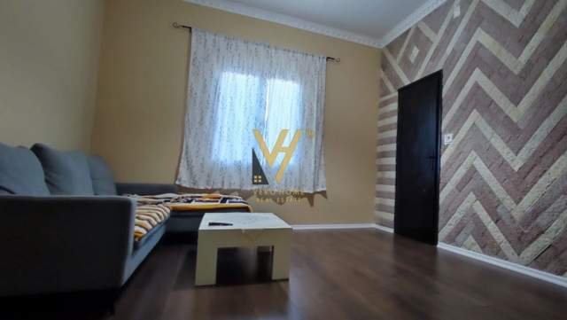 Tirane, shitet Vile 3 Katshe Kati 1, 300 m² 268.000 Euro (YZBERISHT)