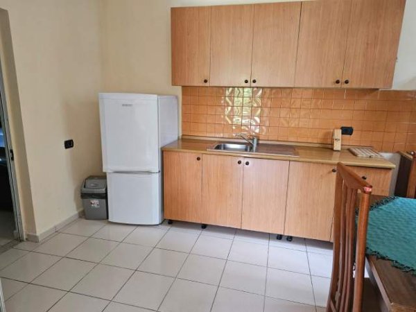 Tirane, jepet me qera shtepi 1+1 Kati 0, 75 m² 25.000 Leke (Bajram Curri Blvd)